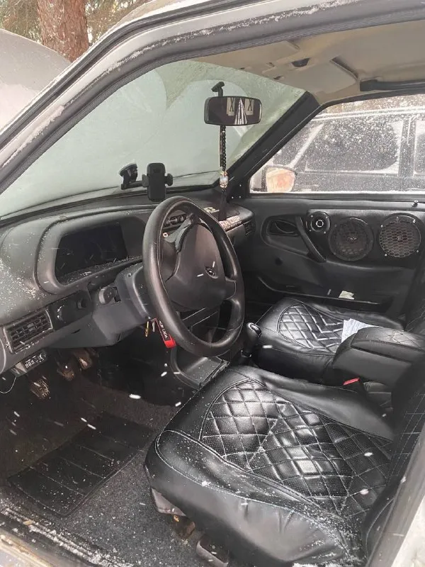 Продам ваз 2114 на бодром ходу, двс масло не ест, всё масла меняются вовремя, ходовая в круг новая, стоит не плохая музыка, проклеена шумо вибро изоляцией, на фото видно, машина не новая, года берут своё, дыр нет, всё работает всё моргает, ручник работает, резина зима новая, двс второй отдам в подарок, реальному покупателю торг, цена 170000₽ торг реальному покупателю при виде денег! звонить по номеру 89282628004 или 89498562714 александр - фотография - 7