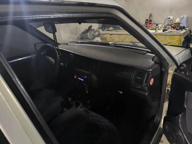 Ваз 21099 год 2002 механика пробег 165000км. продам в хорошем состоянии, владелец один, установлен газ, вписан в птс, комплект летней резины на титановых дисках. передние сидения от volksvagen passat, передняя панель (торпеда вместе с печкой) и приборная панель (все стрелочки работают) стоит с opel vectra b. цена 155 тыс. рублей. находится в г. бердянск. +79901900742 - фотография - 6