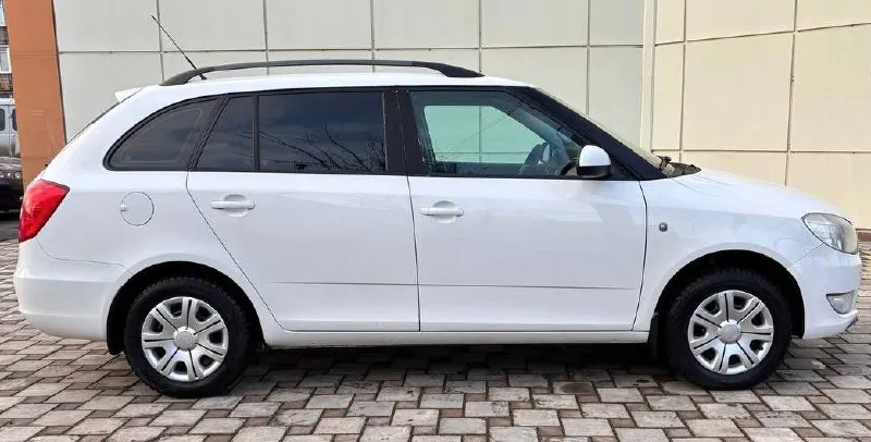 Срочно ‼️ продам skoda fabia 2011г. в кузове универсал! автомобиль в прекрасном состоянии, абсолютно без вложений! кузов оцинкованный! соответственно гниль и ржавчина отсутствует! все герметики и швы завод! остекление оригинальное! двигатель 1.4 86л. с. работает ровно и тихо, без посторонних шумов! масло не расходует. кпп механика! переключается плавно! без хрустов и вылетов. ходовая часть на 5/5, без каких либо стуков скрипов и прочего! по комплектации: гидроусилитель руля, кондиционер(рабочий), система abs, микролифт передних сидений, серво руль, руль на вылет, стеклоподъёмники, электро зеркала, подогрев зеркал и заднего стекла, подогрев сидений, бортовой компьютер, два ключа. документы кристально чистые, оформление в мрэо без проблем! цена 600.000т/р торг. тел: +7 (949) 426-74-93, тел: +7 (949) 567-63-44, telegram по этим номерам! продажа срочная ‼️ - фотография - 6