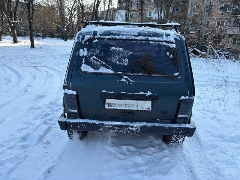 Продаю ниву 4x4 🚗 марка: ваз 21213, 2001года 💰 цена: 270 000 ₽ (быстрым торг!) 🔧 техническое состояние: - мощный и надежный двигатель 1.7 л, отлично тянет, без дымления и перебоев. масложора нет! - карбюратор настроен идеально, работает стабильно в любую погоду с пол-оборота. - ходовка новая, развал сделан, карданы новые, промвал новый, рулевой редуктор новый. 🎶 комфорт и удобства: - всё по электрике работает как часы: центральный замок, музыка, стеклоподъемники, сигнализация. - документы в порядке, без ограничений штрафов и т д. - возможно оформлене через мрэо. машина снята с учета стс птс дкп на руках! авто находится в донецке. 📞 звоните или пишите по номеру: +79494199625 (в любое время). при необходимости, могу привезти по договоренности. 📞 звоните: +7(949)4199625 - фотография - 4