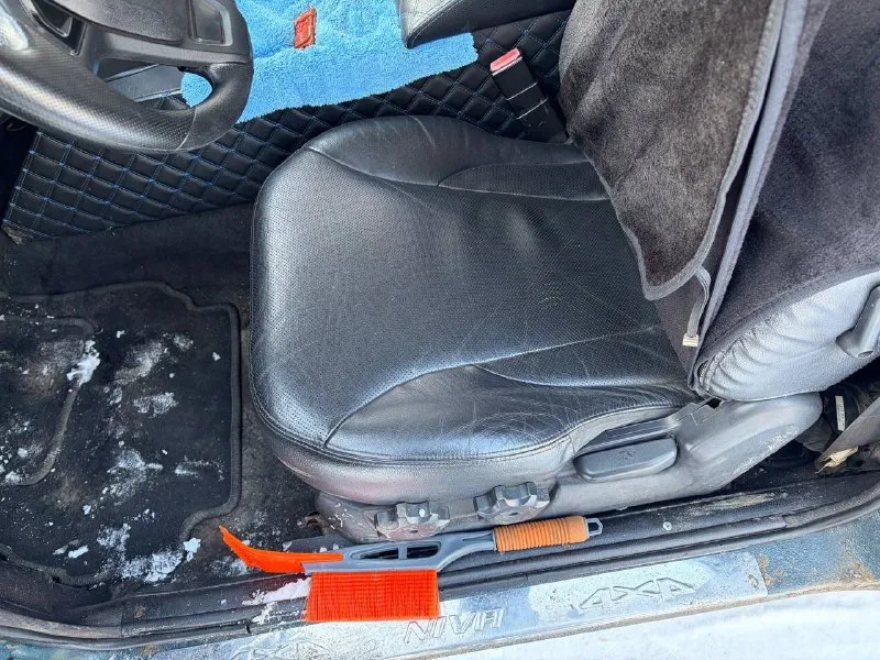 Продаю ниву 4x4 🚗 марка: ваз 21213, 2001года 💰 цена: 270 000 ₽ (быстрым торг!) 🔧 техническое состояние: - мощный и надежный двигатель 1.7 л, отлично тянет, без дымления и перебоев. масложора нет! - карбюратор настроен идеально, работает стабильно в любую погоду с пол-оборота. - ходовка новая, развал сделан, карданы новые, промвал новый, рулевой редуктор новый. 🎶 комфорт и удобства: - всё по электрике работает как часы: центральный замок, музыка, стеклоподъемники, сигнализация. - документы в порядке, без ограничений штрафов и т д. - возможно оформлене через мрэо. машина снята с учета стс птс дкп на руках! авто находится в донецке. 📞 звоните или пишите по номеру: +79494199625 (в любое время). при необходимости, могу привезти по договоренности. 📞 звоните: +7(949)4199625 - фотография - 6