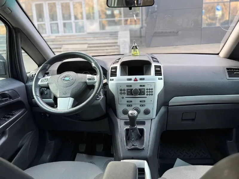 Продам opel zafira b рест! отличный 7 местный авто -2010 год -мотор 1.8 -кпп механика. -пробег: 189 000 родной пробег автомобиль в идеальном состоянии без сколов ржавчин и рыжиков все как на фото! автомобиль полностью обслужен нечего делать не нужно. мульти руль, 4 стеклоподъемника, электро легулировка зеркал, складывание зеркал, бортовой компьютер. салон чистый опрятный ухоженный. -авто юридически чист и готов к переоформлению цена: 750 000 т. руб. торг хорошему покупателю! осмотр донецк. звонить по номеру. тел: +7 (949) 594-15-39 тел: +7 (949) 589-54-40 если не дозваниватесь звоните на телеграмм 📞 звоните: +7(949)5941539 - фотография - 8