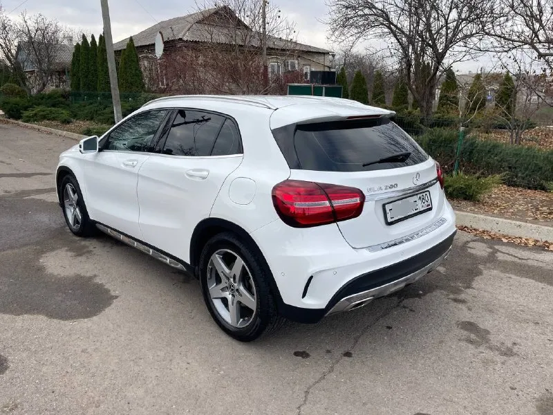 ‼продаю mercedes gla-класс 1.6 (15 л. с.) amt, 2018, r18 (два комлекта резины) пробег 58.000 все в родном окрасе. цена 2.4🍋 без торга. автомобиль в идеальнейшем состоянии!!! состояние нового авто! 100% оригинальный пробег, эксплуатация только в городе, птс оригинал, я третий собственник, два комплекта резины, два ключа, очень достойное состояние авто! весь автомобиль в заводском окрасе! не одна деталь кузова не красилась, не снималась, по автотеки есть дтп, но по факту менялось только левое зеркало заднего вида. год выпуска 2018,птс выдан в 2019 году, поставлен на учёт февраль 2019 года! высокая комплектация кнопка "старт стоп " сидения "ковши" климат контроль электропривод крышки багажника контроль безопасности столкновений красивая красная строчка в салоне led оптика 3d на дверях amg пакет салон как новый, никогда в авто не курили, кожа не потерта, кузов без сколов и царапины, передняя часть авто в бронепленке, включая лобовое, все стекла родные! автомо 📞 звоните: +7(949)3030838 - фотография - 2