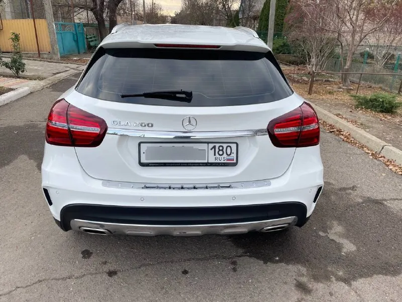 ‼продаю mercedes gla-класс 1.6 (15 л. с.) amt, 2018, r18 (два комлекта резины) пробег 58.000 все в родном окрасе. цена 2.4🍋 без торга. автомобиль в идеальнейшем состоянии!!! состояние нового авто! 100% оригинальный пробег, эксплуатация только в городе, птс оригинал, я третий собственник, два комплекта резины, два ключа, очень достойное состояние авто! весь автомобиль в заводском окрасе! не одна деталь кузова не красилась, не снималась, по автотеки есть дтп, но по факту менялось только левое зеркало заднего вида. год выпуска 2018,птс выдан в 2019 году, поставлен на учёт февраль 2019 года! высокая комплектация кнопка "старт стоп " сидения "ковши" климат контроль электропривод крышки багажника контроль безопасности столкновений красивая красная строчка в салоне led оптика 3d на дверях amg пакет салон как новый, никогда в авто не курили, кожа не потерта, кузов без сколов и царапины, передняя часть авто в бронепленке, включая лобовое, все стекла родные! автомо 📞 звоните: +7(949)3030838 - фотография - 5