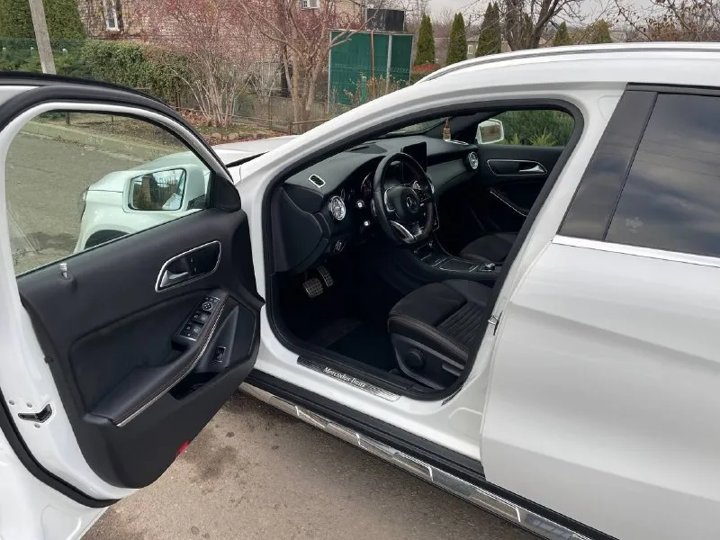 ‼продаю mercedes gla-класс 1.6 (15 л. с.) amt, 2018, r18 (два комлекта резины) пробег 58.000 все в родном окрасе. цена 2.4🍋 без торга. автомобиль в идеальнейшем состоянии!!! состояние нового авто! 100% оригинальный пробег, эксплуатация только в городе, птс оригинал, я третий собственник, два комплекта резины, два ключа, очень достойное состояние авто! весь автомобиль в заводском окрасе! не одна деталь кузова не красилась, не снималась, по автотеки есть дтп, но по факту менялось только левое зеркало заднего вида. год выпуска 2018,птс выдан в 2019 году, поставлен на учёт февраль 2019 года! высокая комплектация кнопка "старт стоп " сидения "ковши" климат контроль электропривод крышки багажника контроль безопасности столкновений красивая красная строчка в салоне led оптика 3d на дверях amg пакет салон как новый, никогда в авто не курили, кожа не потерта, кузов без сколов и царапины, передняя часть авто в бронепленке, включая лобовое, все стекла родные! автомо 📞 звоните: +7(949)3030838 - фотография - 6