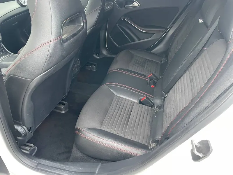 ‼продаю mercedes gla-класс 1.6 (15 л. с.) amt, 2018, r18 (два комлекта резины) пробег 58.000 все в родном окрасе. цена 2.4🍋 без торга. автомобиль в идеальнейшем состоянии!!! состояние нового авто! 100% оригинальный пробег, эксплуатация только в городе, птс оригинал, я третий собственник, два комплекта резины, два ключа, очень достойное состояние авто! весь автомобиль в заводском окрасе! не одна деталь кузова не красилась, не снималась, по автотеки есть дтп, но по факту менялось только левое зеркало заднего вида. год выпуска 2018,птс выдан в 2019 году, поставлен на учёт февраль 2019 года! высокая комплектация кнопка "старт стоп " сидения "ковши" климат контроль электропривод крышки багажника контроль безопасности столкновений красивая красная строчка в салоне led оптика 3d на дверях amg пакет салон как новый, никогда в авто не курили, кожа не потерта, кузов без сколов и царапины, передняя часть авто в бронепленке, включая лобовое, все стекла родные! автомо 📞 звоните: +7(949)3030838 - фотография - 7