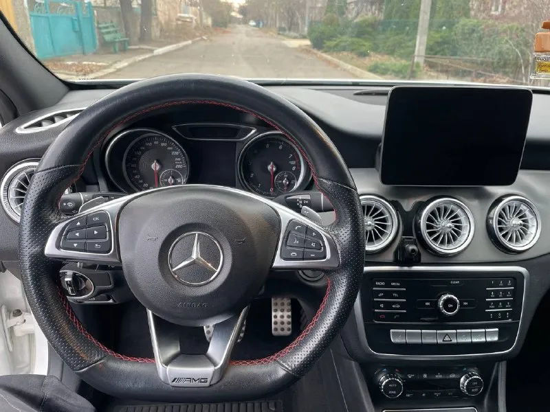 ‼продаю mercedes gla-класс 1.6 (15 л. с.) amt, 2018, r18 (два комлекта резины) пробег 58.000 все в родном окрасе. цена 2.4🍋 без торга. автомобиль в идеальнейшем состоянии!!! состояние нового авто! 100% оригинальный пробег, эксплуатация только в городе, птс оригинал, я третий собственник, два комплекта резины, два ключа, очень достойное состояние авто! весь автомобиль в заводском окрасе! не одна деталь кузова не красилась, не снималась, по автотеки есть дтп, но по факту менялось только левое зеркало заднего вида. год выпуска 2018,птс выдан в 2019 году, поставлен на учёт февраль 2019 года! высокая комплектация кнопка "старт стоп " сидения "ковши" климат контроль электропривод крышки багажника контроль безопасности столкновений красивая красная строчка в салоне led оптика 3d на дверях amg пакет салон как новый, никогда в авто не курили, кожа не потерта, кузов без сколов и царапины, передняя часть авто в бронепленке, включая лобовое, все стекла родные! автомо 📞 звоните: +7(949)3030838 - фотография - 8