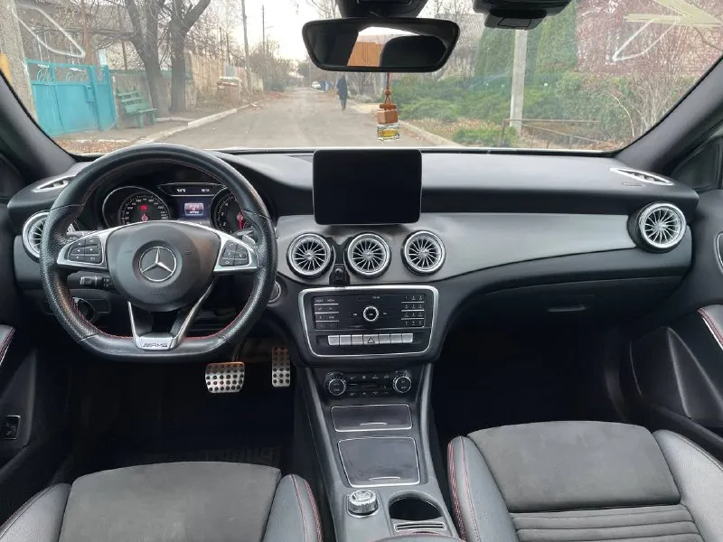 ‼продаю mercedes gla-класс 1.6 (15 л. с.) amt, 2018, r18 (два комлекта резины) пробег 58.000 все в родном окрасе. цена 2.4🍋 без торга. автомобиль в идеальнейшем состоянии!!! состояние нового авто! 100% оригинальный пробег, эксплуатация только в городе, птс оригинал, я третий собственник, два комплекта резины, два ключа, очень достойное состояние авто! весь автомобиль в заводском окрасе! не одна деталь кузова не красилась, не снималась, по автотеки есть дтп, но по факту менялось только левое зеркало заднего вида. год выпуска 2018,птс выдан в 2019 году, поставлен на учёт февраль 2019 года! высокая комплектация кнопка "старт стоп " сидения "ковши" климат контроль электропривод крышки багажника контроль безопасности столкновений красивая красная строчка в салоне led оптика 3d на дверях amg пакет салон как новый, никогда в авто не курили, кожа не потерта, кузов без сколов и царапины, передняя часть авто в бронепленке, включая лобовое, все стекла родные! автомо 📞 звоните: +7(949)3030838 - фотография - 9