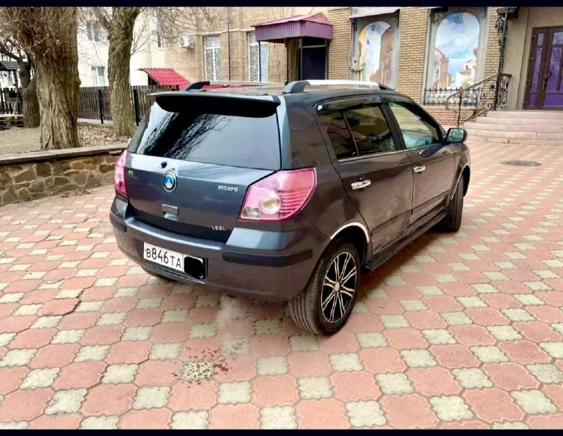 Срочно в продаже джили мк кросс 2014 года ✅технический в отличном состоянии! ✅двигатель 1.5 шепчет, ходовая мячик, коробка без нареканий! ✅документы полный поряд! стоит на учете. ✅зеленая авто тека! ✅хорошая музыка с кондиционер❄💨 4 стеклоподъёмника гур абс всё работает в идеале ✅хороший лед свет с туманками. ✅хороший приятный салон, печка жарит. новая зимняя резина в 🎁 стаканы целые, вин коды читаются. машина на очень бодром ходу, обслужена и готова к зиме. завëл сёл и уехал по кузову без рыжиков без гнили дно пороги в отличном состоянии возможно пригон в ваш город по договарëности обмен цена 370 тысяч- цена за такую машину купил и не делаеш всё что нужно сделать уже сделали обращайтесь по тел +7959 2467097 и можно на телеграм 📞 звоните: +7(959)2467097 - фотография - 3