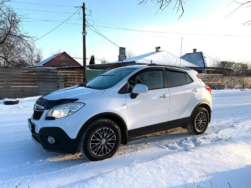 Продам opel mokka 2014 в отличном состояние! я второй владелец птс оригинал пробег-170 тыс мотор-1.8(140 л. с) коробка механика привод передний 2 комплекта резины зима/лето на дисках машина хранится в гараже зимой и летом комплектация: - система курсовой устойчивости - бортовой компьютер - круиз контроль - датчики света - датчики дождя - электропривод зеркал - климат контроль - подогревы сидений -подогрев руля 2 ключа, делать ничего не нужно, сел поехал! машина без дтп родной окрас цена-1.200 000₽ тел +79493892823 осмотр - харцызск 📞 звоните: +7(949)3892823 - фотография - 5