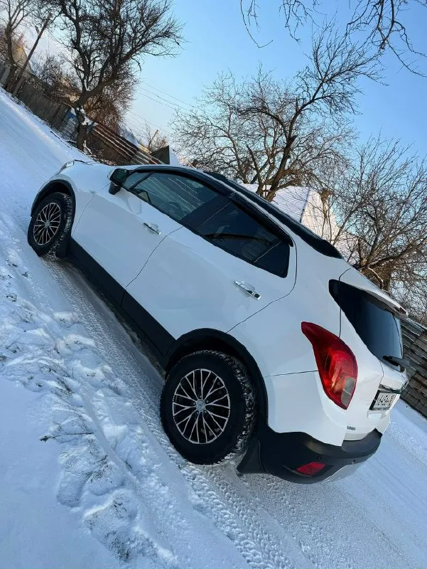 Продам opel mokka 2014 в отличном состояние! я второй владелец птс оригинал пробег-170 тыс мотор-1.8(140 л. с) коробка механика привод передний 2 комплекта резины зима/лето на дисках машина хранится в гараже зимой и летом комплектация: - система курсовой устойчивости - бортовой компьютер - круиз контроль - датчики света - датчики дождя - электропривод зеркал - климат контроль - подогревы сидений -подогрев руля 2 ключа, делать ничего не нужно, сел поехал! машина без дтп родной окрас цена-1.200 000₽ тел +79493892823 осмотр - харцызск 📞 звоните: +7(949)3892823 - фотография - 6