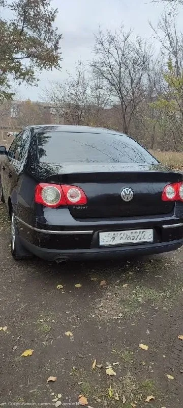 Продажа от собственника!!! пассат б6, 1.6 bse, самый простой и надёжный двигатель, экономный расход топлива, сделан кап ремонт. 2006 год выпуска. пробег 283 000. механическая кп. в отличном состоянии для своих лет. полная оцинковка кузова. в салоне не курили. родные стекла. 2 ключа. вложено очень много сил и средств, на машине не экономили, подробности по телефону: +79495776250 - сергей. документы в полном порядке. буду присутствовать при переоформлении в мрэо. осмотр в г. донецк. цена 700 000 💰, торг, разумеется присутствует. причина продажи: переезд. 📞 звоните: +7(949)5776250 - фотография - 2