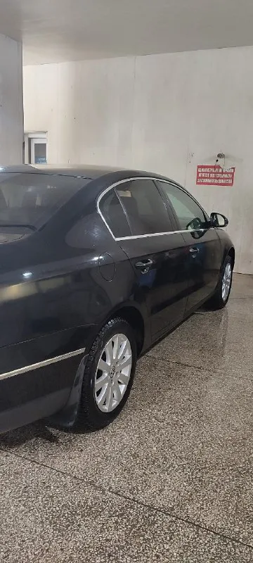 Продажа от собственника!!! пассат б6, 1.6 bse, самый простой и надёжный двигатель, экономный расход топлива, сделан кап ремонт. 2006 год выпуска. пробег 283 000. механическая кп. в отличном состоянии для своих лет. полная оцинковка кузова. в салоне не курили. родные стекла. 2 ключа. вложено очень много сил и средств, на машине не экономили, подробности по телефону: +79495776250 - сергей. документы в полном порядке. буду присутствовать при переоформлении в мрэо. осмотр в г. донецк. цена 700 000 💰, торг, разумеется присутствует. причина продажи: переезд. 📞 звоните: +7(949)5776250 - фотография - 4