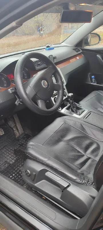 Продажа от собственника!!! пассат б6, 1.6 bse, самый простой и надёжный двигатель, экономный расход топлива, сделан кап ремонт. 2006 год выпуска. пробег 283 000. механическая кп. в отличном состоянии для своих лет. полная оцинковка кузова. в салоне не курили. родные стекла. 2 ключа. вложено очень много сил и средств, на машине не экономили, подробности по телефону: +79495776250 - сергей. документы в полном порядке. буду присутствовать при переоформлении в мрэо. осмотр в г. донецк. цена 700 000 💰, торг, разумеется присутствует. причина продажи: переезд. 📞 звоните: +7(949)5776250 - фотография - 9