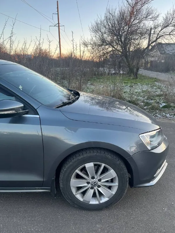 Продам свой автомобиль volkswagen джета 6 официальный европейка 2016 г объем 1.6 автомат пробег 75000 т один хозяин собственник машина мариупольская гаражное хранения вся в родной краске не одна деталь не снималась два ключа книга т 79495806351 📲 tg: @vahan1956 📞 звоните: +7(949)5806351 - фотография - 6