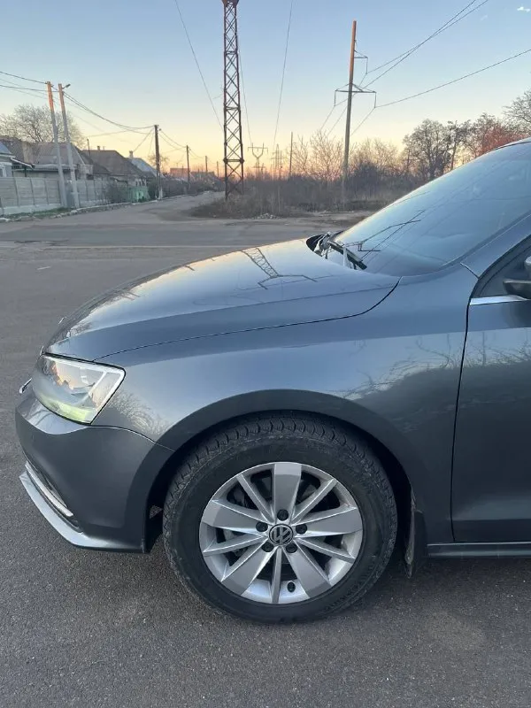 Продам свой автомобиль volkswagen джета 6 официальный европейка 2016 г объем 1.6 автомат пробег 75000 т один хозяин собственник машина мариупольская гаражное хранения вся в родной краске не одна деталь не снималась два ключа книга т 79495806351 📲 tg: @vahan1956 📞 звоните: +7(949)5806351 - фотография - 7