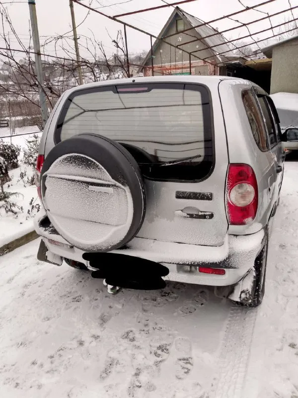 Продам chevrolet niva 2004 год. пробег 163 тыс км. состояние хорошее, но присутствуют возрастные дефекты. новая резина, генератор, гидроусилитель руля, цилиндры сцепления. цена 330 тысяч(торг). звонить по номеру +79498039926 +79497215039 📲 tg: 𝓑𝓪𝓷𝓭𝓻𝔂 ᅠ 📞 звоните: +7(949)8039926 - фотография - 2