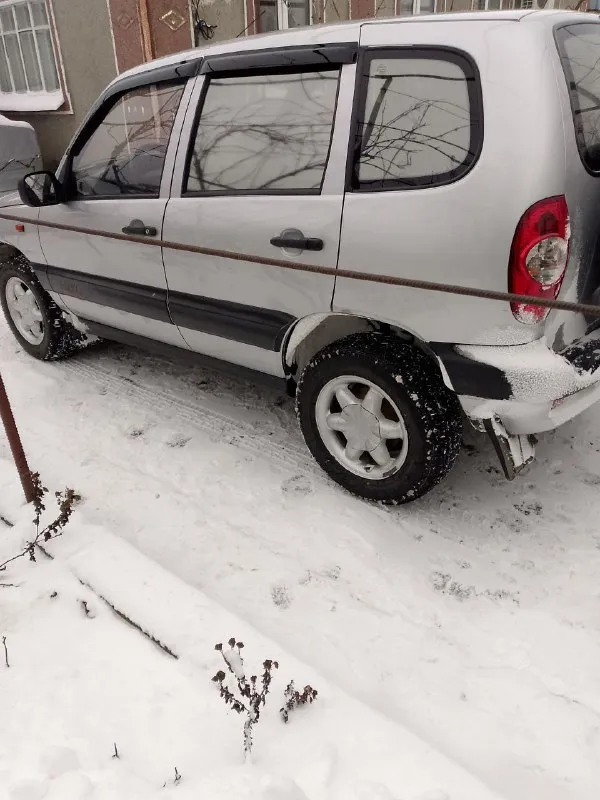 Продам chevrolet niva 2004 год. пробег 163 тыс км. состояние хорошее, но присутствуют возрастные дефекты. новая резина, генератор, гидроусилитель руля, цилиндры сцепления. цена 330 тысяч(торг). звонить по номеру +79498039926 +79497215039 📲 tg: 𝓑𝓪𝓷𝓭𝓻𝔂 ᅠ 📞 звоните: +7(949)8039926 - фотография - 5