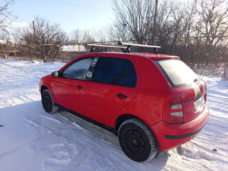 Продам skoda фабия 1.4, 2001г. новая зимняя резина (бриджстоун) цена: 320000(реальному покупателю торг) всё вопросы по телефону+79595126840 сергей 📞 звоните: +7(959)5126840 - фотография - 3