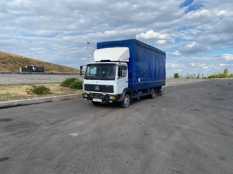 Mercedes 1996 г. в. двиг-4.3(140л. с) грузоподьемность-6т общая масса-12т кпп-5ст размеры кузова: д-6.30. ш-2.45 в-2.6 ( 40куб) автономка, рация, 2-топл. бака 125л/225л(350л)общ. перед. подвеска пневмо-ресора задняя-рессора резина перед 50% задняя 90% на остатке смотреть город первомайск! цена 1.450.000 рублей! остальные вопросы по телефону +79592931677,+79590135211,+79094232966 вопросы писать сюда 👤 📞 звоните: +7(959)2931677 - фотография - 2
