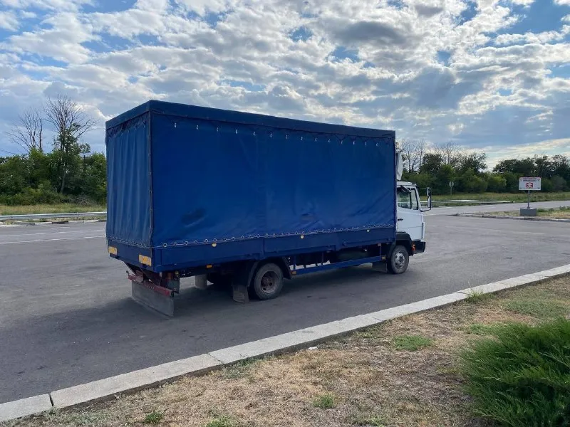 Mercedes 1996 г. в. двиг-4.3(140л. с) грузоподьемность-6т общая масса-12т кпп-5ст размеры кузова: д-6.30. ш-2.45 в-2.6 ( 40куб) автономка, рация, 2-топл. бака 125л/225л(350л)общ. перед. подвеска пневмо-ресора задняя-рессора резина перед 50% задняя 90% на остатке смотреть город первомайск! цена 1.450.000 рублей! остальные вопросы по телефону +79592931677,+79590135211,+79094232966 вопросы писать сюда 👤 📞 звоните: +7(959)2931677 - фотография - 4