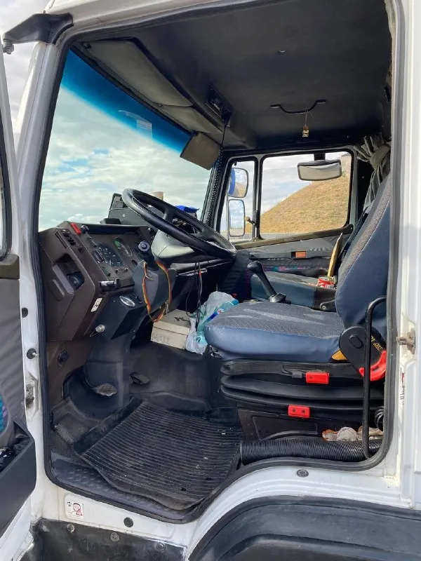 Mercedes 1996 г. в. двиг-4.3(140л. с) грузоподьемность-6т общая масса-12т кпп-5ст размеры кузова: д-6.30. ш-2.45 в-2.6 ( 40куб) автономка, рация, 2-топл. бака 125л/225л(350л)общ. перед. подвеска пневмо-ресора задняя-рессора резина перед 50% задняя 90% на остатке смотреть город первомайск! цена 1.450.000 рублей! остальные вопросы по телефону +79592931677,+79590135211,+79094232966 вопросы писать сюда 👤 📞 звоните: +7(959)2931677 - фотография - 7