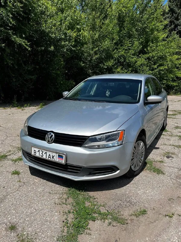 Продам свой автомобиль volkswagen jetta автомобиль 2011 года, с родным пробегом 114000 миль, пригонялась с литвы в 2017 году, была в одних руках, владею 8 лет. уже стоит на 180 постоянном учете, я владелец, продаю тоже я. двигатель 2.0 mpi, 115 л. с, простой 8-ми клапанный атмосферник, 6-ти ступенчатый “aisin” машина в хорошем состоянии, вложений не требует! в комплекте зимняя и летняя резина, 2 вида ковриков нахожусь в г. снежное цена машины 970 тысяч !!! естественно торг реальному покупателю!!! звоните +79493639343, александр ( telegram, max ) 📞 звоните: +7(949)3639343 - фотография - 2