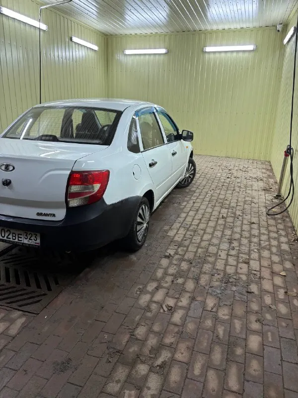 Продам автомобиль ваз granta г. стаханов · год выпуска: 2013 · пробег: 250 000 км (подтверждённый, один владелец до меня). · владельцы по птс: я — второй. · состояние: чистое, без дтп в истории. · техническое состояние: автомобиль не требует вложений. · двигатель: 8-клапанный, работает ровно и стабильно. · коробка передач: переключения чёткие, без посторонних шумов, передачи не выбивает. · подвеска: в исправном состоянии, без стуков. · особенности: · два полных комплекта шин (зимняя и летняя резина) в отличном состоянии. · установлена магнитола, простое, но качественное аудио. · расход топлива: в городском цикле около 7.5 л/100 км. цена: 340 000 ₽ контактный телефон: +7 (959) 144-12-99 📞 звоните: +7(959)1441299 - фотография - 6