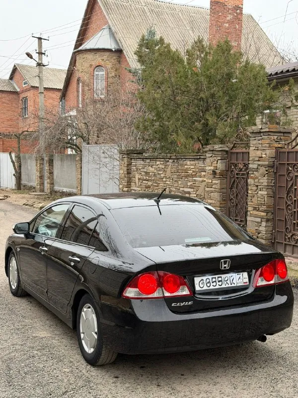 ✅продам honda civic, 2008года, рестайлинг. пробег 208.000 оригинальный! ✅ 1.3л мягкий гибрид, коробка вариатор. в отличном состоянии работает ровно, не дымит не троит. по коробке все отлично. ✅ кузов в хорошем состоянии без жуков коррозии, и гнили. без дтп. отличное техническое состояние. ✅ максимальная комплектация (executive): климат- контроль, круиз-контроль, подогрев сидений, электро складывание зеркал, мультируль, дополнительная шумоизоляция салона. зимняя резина в комплекте! осмотр г. луганск цена 639.000₽ +79591918030 📞 звоните: +7(959)1918030 - фотография - 4