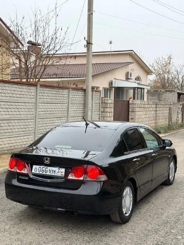 ✅продам honda civic, 2008года, рестайлинг. пробег 208.000 оригинальный! ✅ 1.3л мягкий гибрид, коробка вариатор. в отличном состоянии работает ровно, не дымит не троит. по коробке все отлично. ✅ кузов в хорошем состоянии без жуков коррозии, и гнили. без дтп. отличное техническое состояние. ✅ максимальная комплектация (executive): климат- контроль, круиз-контроль, подогрев сидений, электро складывание зеркал, мультируль, дополнительная шумоизоляция салона. зимняя резина в комплекте! осмотр г. луганск цена 639.000₽ +79591918030 📞 звоните: +7(959)1918030 - фотография - 6
