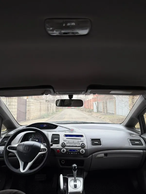 ✅продам honda civic, 2008года, рестайлинг. пробег 208.000 оригинальный! ✅ 1.3л мягкий гибрид, коробка вариатор. в отличном состоянии работает ровно, не дымит не троит. по коробке все отлично. ✅ кузов в хорошем состоянии без жуков коррозии, и гнили. без дтп. отличное техническое состояние. ✅ максимальная комплектация (executive): климат- контроль, круиз-контроль, подогрев сидений, электро складывание зеркал, мультируль, дополнительная шумоизоляция салона. зимняя резина в комплекте! осмотр г. луганск цена 639.000₽ +79591918030 📞 звоните: +7(959)1918030 - фотография - 7