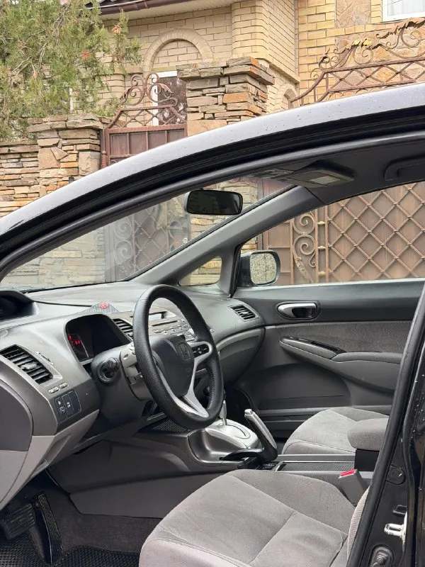 ✅продам honda civic, 2008года, рестайлинг. пробег 208.000 оригинальный! ✅ 1.3л мягкий гибрид, коробка вариатор. в отличном состоянии работает ровно, не дымит не троит. по коробке все отлично. ✅ кузов в хорошем состоянии без жуков коррозии, и гнили. без дтп. отличное техническое состояние. ✅ максимальная комплектация (executive): климат- контроль, круиз-контроль, подогрев сидений, электро складывание зеркал, мультируль, дополнительная шумоизоляция салона. зимняя резина в комплекте! осмотр г. луганск цена 639.000₽ +79591918030 📞 звоните: +7(959)1918030 - фотография - 9