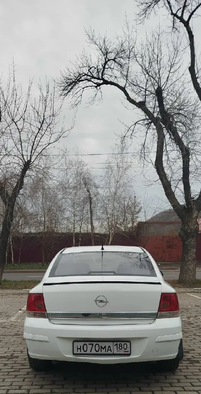 Продаю надёжный автомобиль opel астра аш 2013 года 1.6 механика пробег 245000ткм автомобиль в отличн... - фотография