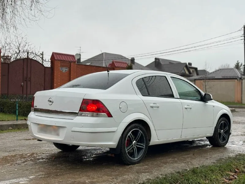 Продам opel astra год выпуска: 2013 объем: 1,6 ✅ я владелец. 2 хозяина. ✅ кузов и днище в отличном с... - фотография