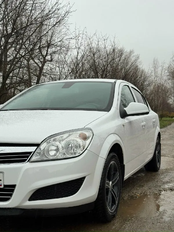 Продам opel astra год выпуска: 2013 объем: 1,6 ✅ я владелец. 2 хозяина. ✅ кузов и днище в отличном состоянии, без следов коррозии. ✅ все стекла родные, включая лобовое. заленая автотека. автомобиль полностью обслужен, от и до. сделано много работ. за машиной следили и ухаживали. замена масла каждые 7 тыс. км. мотор, коробка без каких-либо нареканий. все работает как и должно. подвеска - как мяч, без посторонних звуков. сидения и руль все время был в чехлах. сейчас как новые. салон чистый и опрятный, без дефектов. карты, ручки и все остальное не затертое. есть все необходимое. подогрев сидений. эл. рег. зеркал и фар. датчик света. 4 эл. стеклоподъемника. мультируль. ✅ зимний и летний комплект резины. 2 ключа. машиной будете довольны. работает каждая кнопочка. цена: 670₽ торг будет. по вопросам звоните. +7 949-333-46-96 нахожусь в донецке. 📞 звоните: +7(949)3334696 - фотография - 4