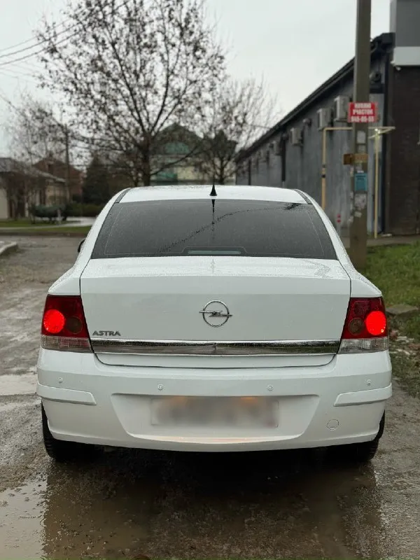 Продам opel astra год выпуска: 2013 объем: 1,6 ✅ я владелец. 2 хозяина. ✅ кузов и днище в отличном состоянии, без следов коррозии. ✅ все стекла родные, включая лобовое. заленая автотека. автомобиль полностью обслужен, от и до. сделано много работ. за машиной следили и ухаживали. замена масла каждые 7 тыс. км. мотор, коробка без каких-либо нареканий. все работает как и должно. подвеска - как мяч, без посторонних звуков. сидения и руль все время был в чехлах. сейчас как новые. салон чистый и опрятный, без дефектов. карты, ручки и все остальное не затертое. есть все необходимое. подогрев сидений. эл. рег. зеркал и фар. датчик света. 4 эл. стеклоподъемника. мультируль. ✅ зимний и летний комплект резины. 2 ключа. машиной будете довольны. работает каждая кнопочка. цена: 670₽ торг будет. по вопросам звоните. +7 949-333-46-96 нахожусь в донецке. 📞 звоните: +7(949)3334696 - фотография - 6