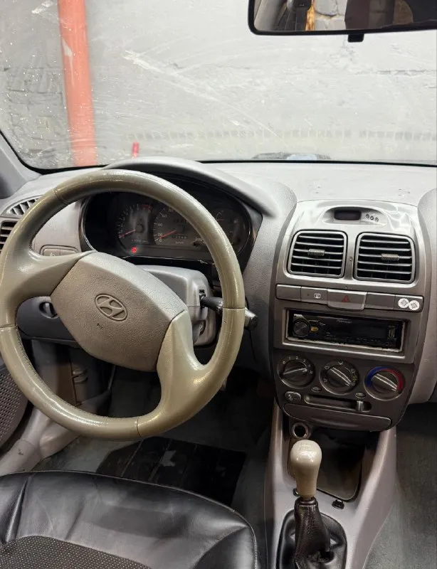 Hyundai accent ( хендэ акцент) 2006г 1.5л/102л. с. автомобиль 4 дня назад был полностью отхимчищен, сидения, ковролин, пластик, багажник документы кристально чистые, любые переоформления мрэо комплектация гур, кондер, печка, все работает отлично двигатель надёжный корейский 1.5, не дымит, на холостом работает ровно коробка без нареканий, не выбивает, переключается без лишних звуков, сцепление так же без нареканий машина не гнилая, имеются не значительные ньюансы по кузову, все видно на фото цена 245.000 осмотр любое время г. донецк возможен пригон по договоренности +79494036874 - фотография - 5