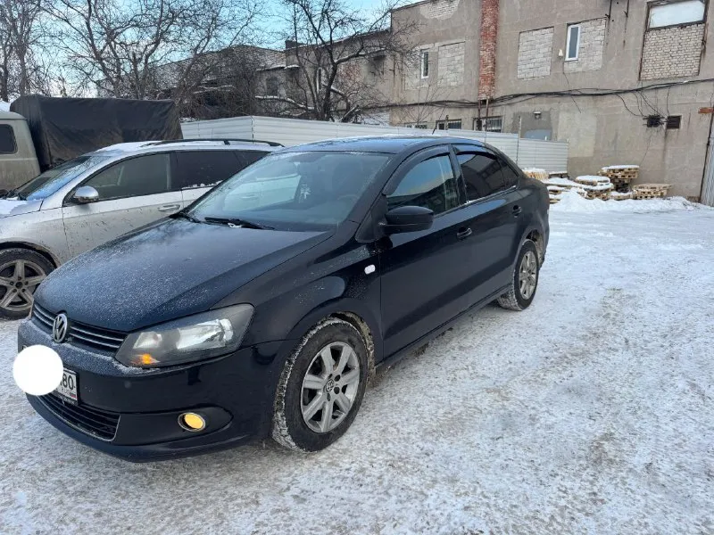 Продам фольксваген поло 2011 года акпп двигатель коробка работает отлично хорошая комплектация все работает без нареканий цена 750 торг срочно +79494548896 - фотография - 5