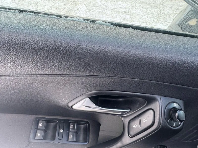 Продам фольксваген поло 2011 года акпп двигатель коробка работает отлично хорошая комплектация все работает без нареканий цена 750 торг срочно +79494548896 - фотография - 8