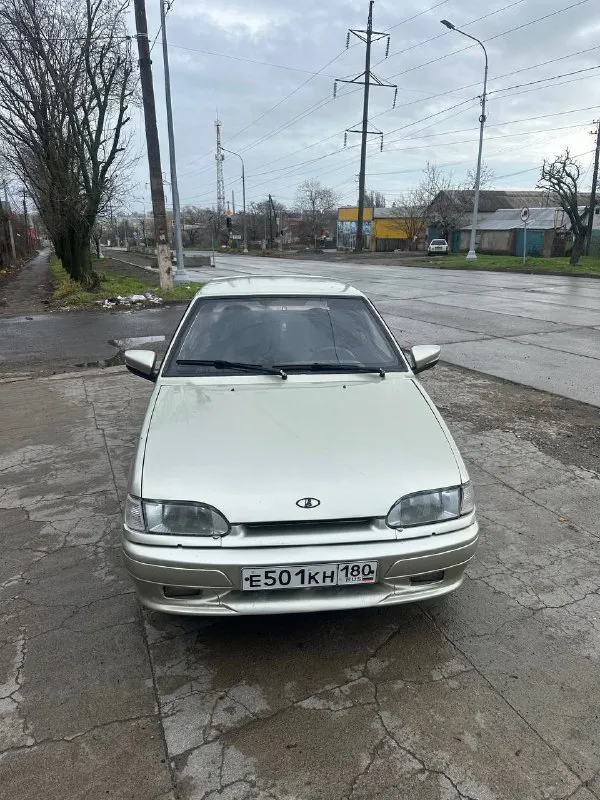 Продам свой ваз 2114 в отличном состоянии, 2006 год. очень бодрый тянет отлично, масло не ест. коробка в отличном состоянии, ничего не хрустит не вылетает. машина по кузову освежалась, гнили нет! днище родное состояние идеальное ! ходовка-мячик не стучит не гремит, всë менялось вовремя. полностью новая тормозная система ! стоят новые штампы с новой шипованной резиной салон аккуратный. 2 передних электро-стеклоподъемника магнитола с блютузом установлены грант зеркала в цвет с документами полный порядок я владелец авто по птс штрафов запретов нет. состояние сел и поехал !!! цена 265 тыс рублей по телефону не торгуюсь, реальному покупателю торг у капота! осмотр г. мариуполь все вопросы по телефону: +7(949)523-26-34 +7 (949) 225-85-35 📲 tg: иван николаевич 📞 звоните: +7(949)5232634 - фотография - 3