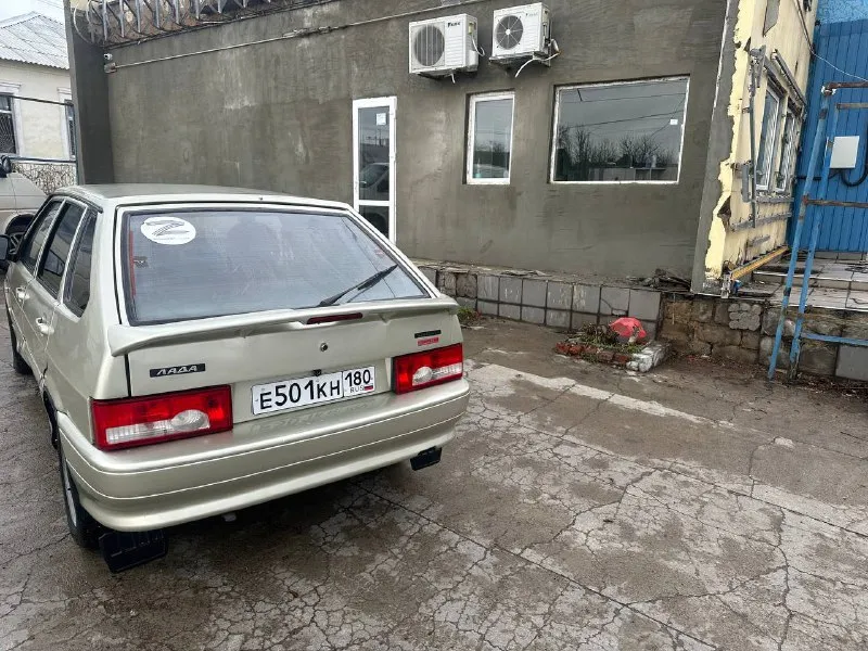 Продам свой ваз 2114 в отличном состоянии, 2006 год. очень бодрый тянет отлично, масло не ест. коробка в отличном состоянии, ничего не хрустит не вылетает. машина по кузову освежалась, гнили нет! днище родное состояние идеальное ! ходовка-мячик не стучит не гремит, всë менялось вовремя. полностью новая тормозная система ! стоят новые штампы с новой шипованной резиной салон аккуратный. 2 передних электро-стеклоподъемника магнитола с блютузом установлены грант зеркала в цвет с документами полный порядок я владелец авто по птс штрафов запретов нет. состояние сел и поехал !!! цена 265 тыс рублей по телефону не торгуюсь, реальному покупателю торг у капота! осмотр г. мариуполь все вопросы по телефону: +7(949)523-26-34 +7 (949) 225-85-35 📲 tg: иван николаевич 📞 звоните: +7(949)5232634 - фотография - 5