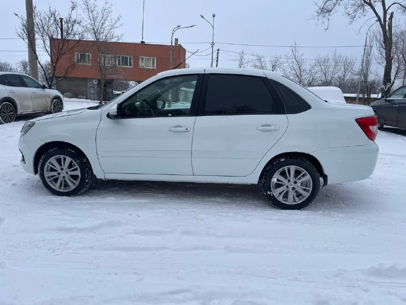 Продам ваз granta 2019г. автомат 1.6 16v 60 000 пробег 1 хозяин с салона комплектация: -коробка автомат -климат контроль -подогрев сидений -подушка безопасности -подогрев лобового -лифт сидений -круиз контроль -литые диски r15 резина пирели -сигнализация с автозапуском -электро зеркала, мультимедиа, шумоизоляция -паук стингер 4-1 вложений не требует сел и поехал. цена 850 000 тел. +79496788738 📲 tg: гурген кутаиси 📞 звоните: +7(949)6788738 - фотография - 2