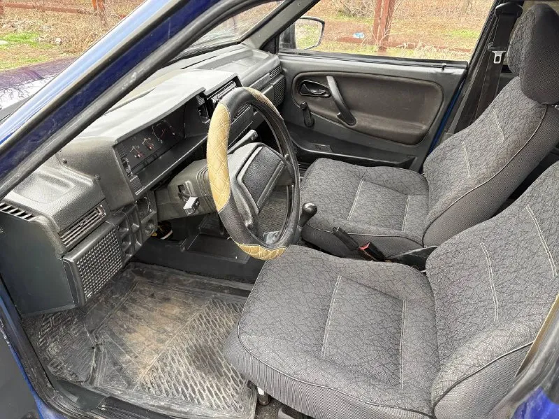 Продам ваз 2109 в хорошем состоянии, пробег 182т км, инжектор 2002г. двигатель 1.5 в хорошем состоянии, едет очень бодро, коробка не выбивает, не хрустит. на авто установлена хорошая зимняя шипованная резина r14,дно, пороги в отличном состоянии. из нового свечи, форсунки с рампой, датчик дмрв, радиатор, краник печки, антифриз, колодки, блок предохранителей, бензонасос. пересвечен щиток приборов, гранта зеркала, установлена простая музыка, сигнализация. новый аккумулятор. салон в хорошем состоянии документы в порядке, любое переоформление, есть действующий техосмотр. цена 190.₽ торг у капота осмотр г. новоазовск т. +79493137598 т. +79493183670 📲 tg: николай 📞 звоните: +7(949)3137598 - фотография - 9