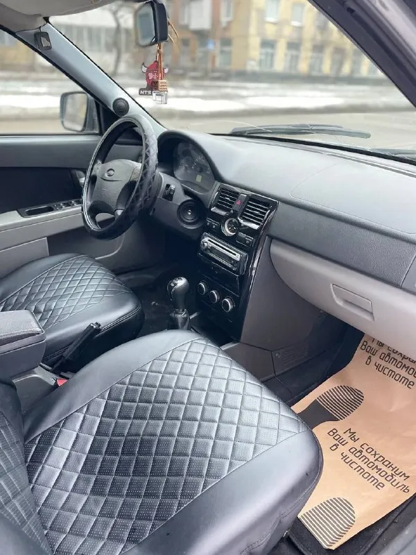 🇷🇺пpодaм ladа рriora 2008г. в 1.6 16v🇷🇺 автомобиль в личном пользовании 1.5 года, вложено много сил и средств, знаю все об этой машине. обработана и зашумлена. дно целое в сварке не нуждается. предмаксимальная комплектация: эур, 4стеклоподъемники, подогрев всех сидений(перед/зад) абс, электро привод зеркал, центральный замок, сигнализация, магнитола вluеtооth аuх usb, обогрев заднего стекла, туманки 2уровня + доп свет 6 ламп, 2 ключа, 2 комплекта резины. цена 💰 395.000тыс. руб реальному покупателю торг! на дисках дороже! +79495851242 осмотр г. макеевка/г харцызск - фотография - 9