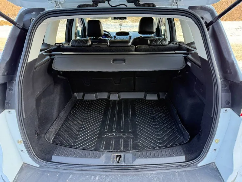 Ford kuga 2013 года, бензиновый двигатель 1.6, механическая коробка передач. два собственника по птс. подтвержденный оригинальный пробег — 168 000 км. vin для проверки z6faxxesmadu12529 автомобиль в отличном состоянии: - оцинкованный кузов, защищен от коррозии. - все стекла оригинальные, включая лобовое. - двигатель работает ровно, без посторонних шумов и ошибок. - коробка передач плавная, ходовая часть без стуков. в комплекте: полный набор ключей и сервисная книжка. документы в полном порядке, продажа с официальным оформлением. цена 950 000 рублей город: донецк. телефон для связи: +7 (949) 983-13-86. - фотография - 10