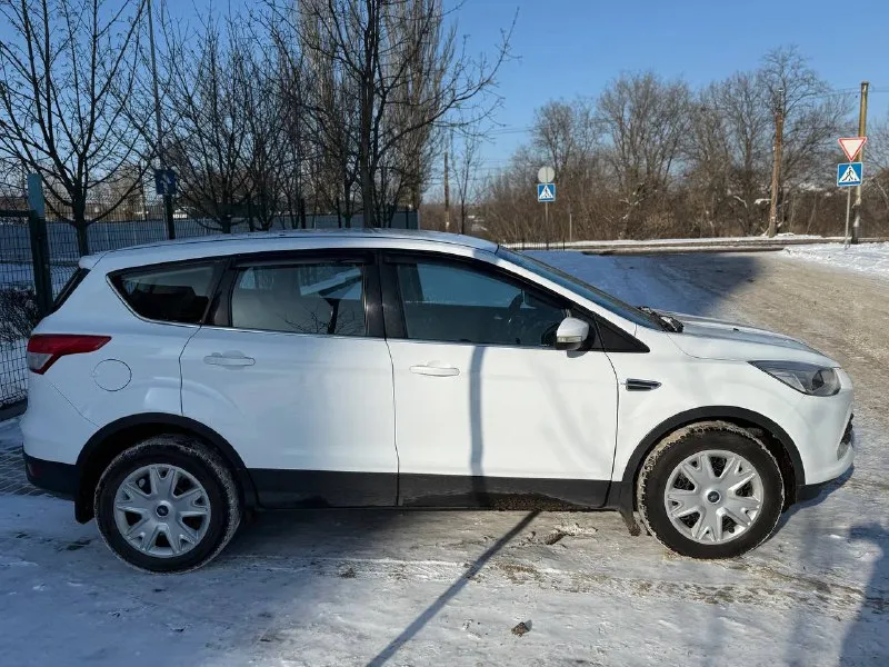 Ford kuga 2013 года, бензиновый двигатель 1.6, механическая коробка передач. два собственника по птс. подтвержденный оригинальный пробег — 168 000 км. vin для проверки z6faxxesmadu12529 автомобиль в отличном состоянии: - оцинкованный кузов, защищен от коррозии. - все стекла оригинальные, включая лобовое. - двигатель работает ровно, без посторонних шумов и ошибок. - коробка передач плавная, ходовая часть без стуков. в комплекте: полный набор ключей и сервисная книжка. документы в полном порядке, продажа с официальным оформлением. цена 950 000 рублей город: донецк. телефон для связи: +7 (949) 983-13-86. 📞 звоните: +7(949)9831386 - фотография - 6