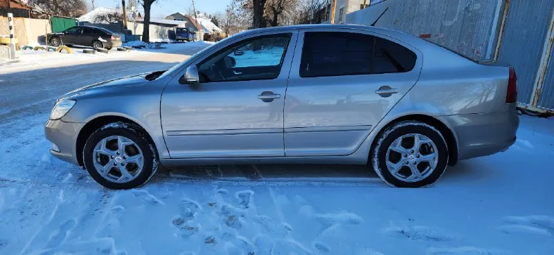 Skoda октавия а5, состояние на твёрдую 5ку, год выпуска 2012, двигатель 1.6 bfe, ходовая как мячик, по кузову без повреждений, не гнилая, не ржавая, покупал в краснодаре, лобовое стекло целое, без сколов, климат 2х зоный, заправлен, круиз контроль, 4 эсп, два ключа, салон чистый, не прокуренный, не затёртый, оформление в мрэо обязательно, г. горловка, цена 850т. р. +79495625463 📞 звоните: +7(949)5625463 - фотография - 2