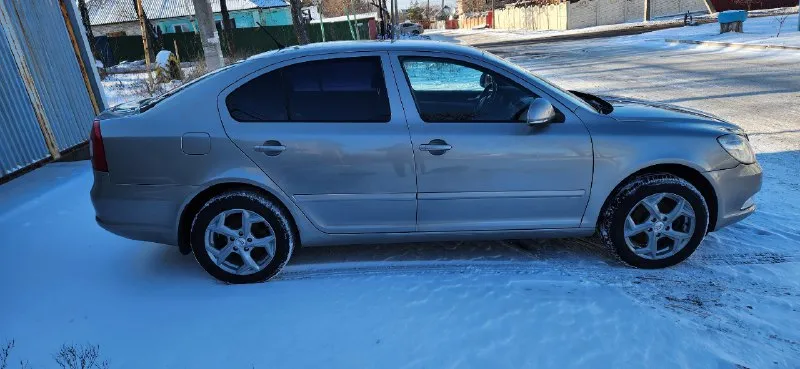 Skoda октавия а5, состояние на твёрдую 5ку, год выпуска 2012, двигатель 1.6 bfe, ходовая как мячик, по кузову без повреждений, не гнилая, не ржавая, покупал в краснодаре, лобовое стекло целое, без сколов, климат 2х зоный, заправлен, круиз контроль, 4 эсп, два ключа, салон чистый, не прокуренный, не затёртый, оформление в мрэо обязательно, г. горловка, цена 850т. р. +79495625463 📞 звоните: +7(949)5625463 - фотография - 5