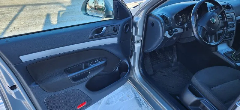 Skoda октавия а5, состояние на твёрдую 5ку, год выпуска 2012, двигатель 1.6 bfe, ходовая как мячик, по кузову без повреждений, не гнилая, не ржавая, покупал в краснодаре, лобовое стекло целое, без сколов, климат 2х зоный, заправлен, круиз контроль, 4 эсп, два ключа, салон чистый, не прокуренный, не затёртый, оформление в мрэо обязательно, г. горловка, цена 850т. р. +79495625463 📞 звоните: +7(949)5625463 - фотография - 8