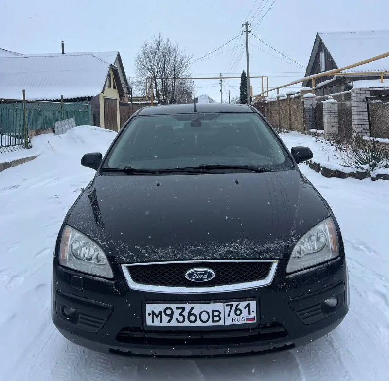 Продам ford focus 2 ghia переходной рестайлинг самая полная комплектация год: 2007 двигатель 1.8 125лс родной пробег: 210т техника автомобиля без нареканий, обслужена, двигатель работает отлично, ходовая обслужена, кузов в очень достойном состоянии днище целое, все силовые части родные 6 подушек безопасности. по комплектации: двух-зонный климат, подогрев лобового, сидений, зеркал, круиз, датчик света и дождя, омыватели фар, esp стабилизация, подрулевое управлений музыкой, стеклоподьемники в круг, эл зеркала, центральный замок, бортовой компьютер! автомобиль вложений не требует. документы чистые торг есть цена: 575000 находиться в мариуполе 📞+79496463727 - фотография - 3
